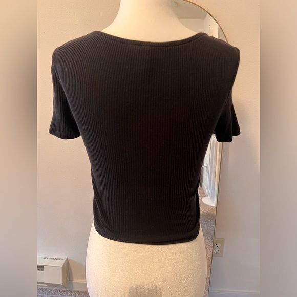 H&M Divided Black Crop Tee, Size Small - Picture 3 of 3